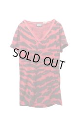 ▲ Vintage ▲ "GAP" 総柄VネックTシャツ