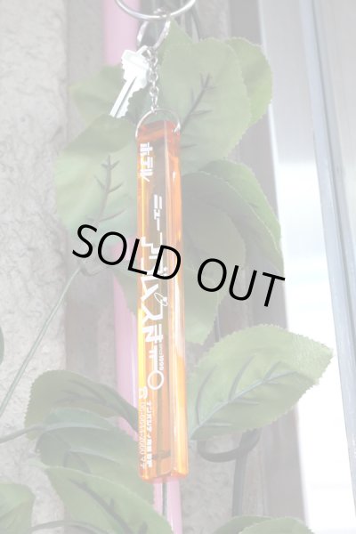 画像5: 【ADMSKI】期間限定 大阪名物アダムスキーみやげ "ホテルニューアダムスきー" アクリル棒キーホルダー / オレンジ (5)